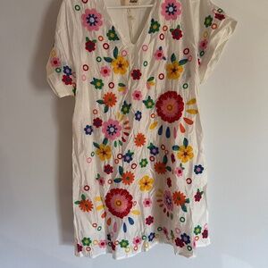 Savanna Jane white top with multicolored floral embroidery NWT